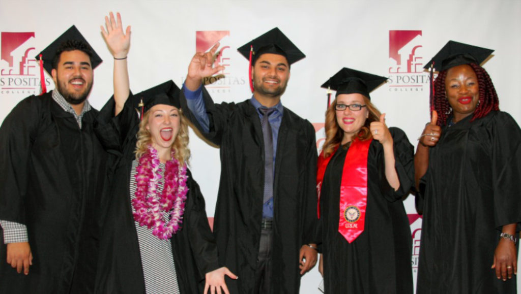 2016_Commencement_Thumbs-Up_Students-1024×579 Students thumbs up